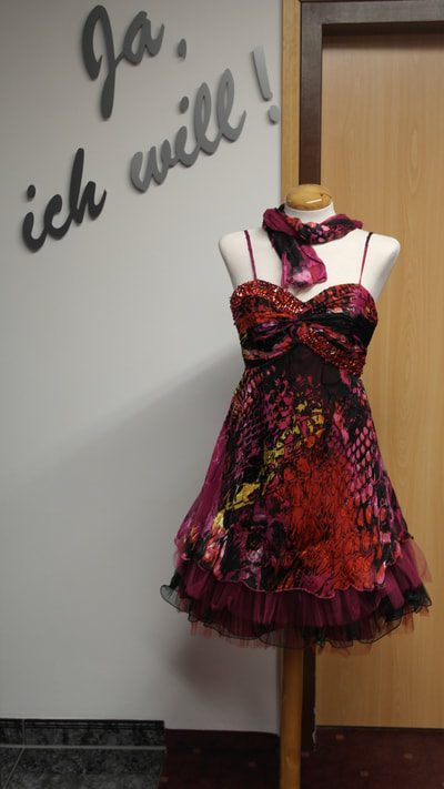 Extravagantes Kleid aus bedrucktem Chiffon und Tüll 49€
